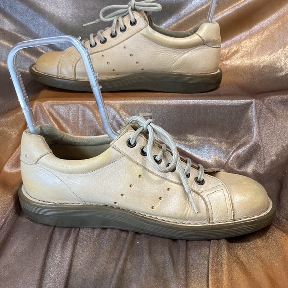 Dr. Martens 8a58 size 7. Unisex. Beige casual shoes.‎ Very good condition.